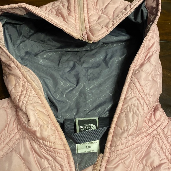 Pink Quilted Puffy North Face Bomber style jacket - Picture 5 of 10